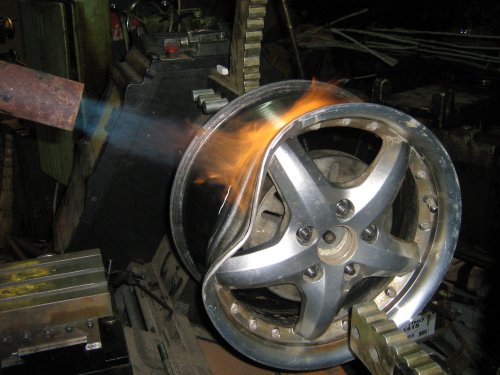 Фотография к новости Особенности ремонта автомобильных дисков