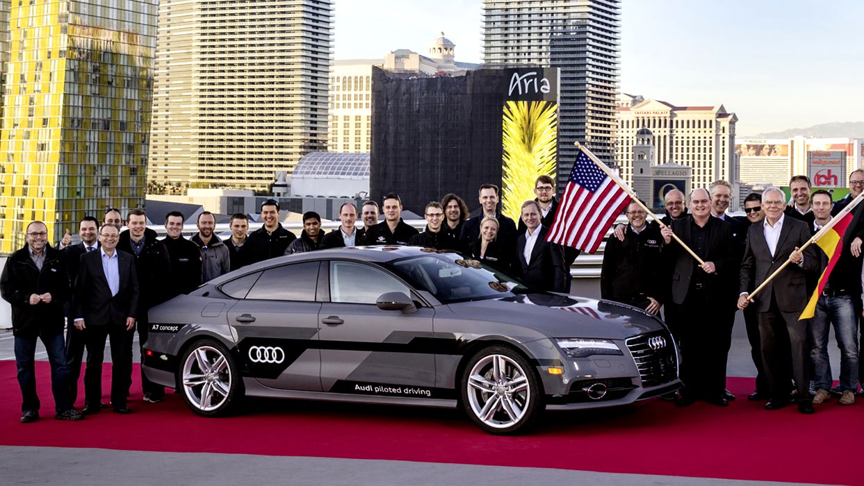Фотография к новости В будущем Audi A8 будет ездить без водителя, самостоятельно искать место для парковки и парковаться автономно