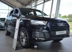 Audi Q7 в салоне Риги